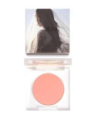 KKW BEAUTY Mrs. West Collection Flower Wall Blush rare wedding